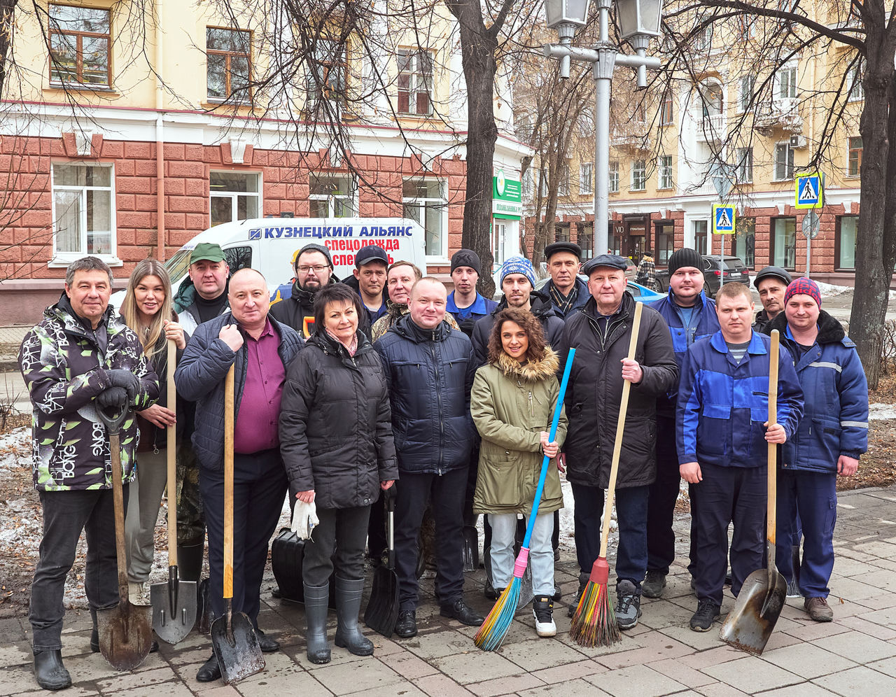 Кемерово новости последние. Кузнецкий Альянс Кемерово. Всеобщий субботник. Субботник на предприятии Кемерово. Работники Кузбасса.