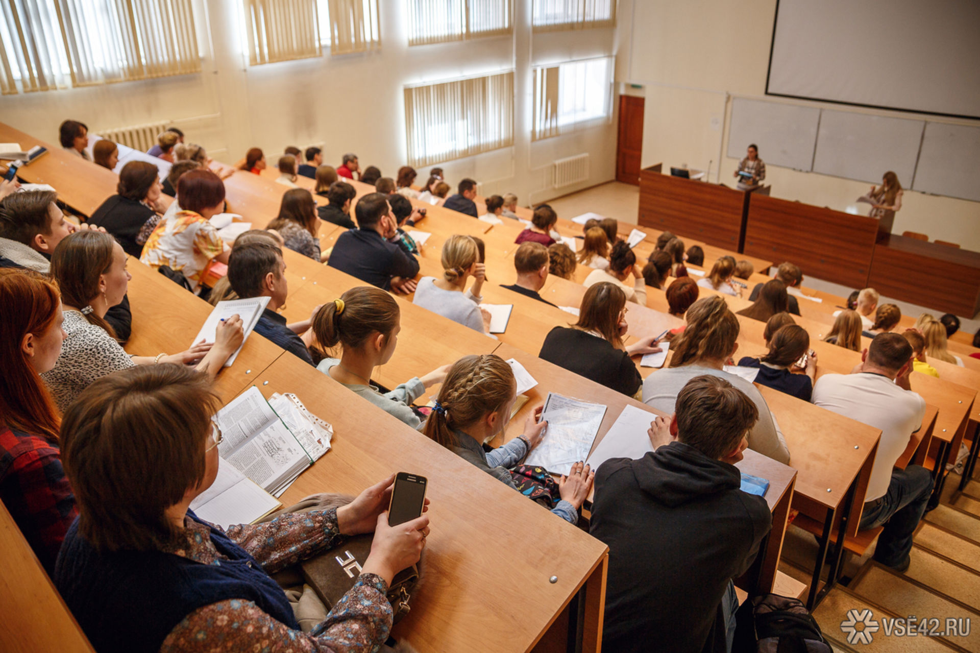 Мускулистое тело студентки института