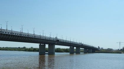 В Омске с моста спрыгнула 16-летняя девочка