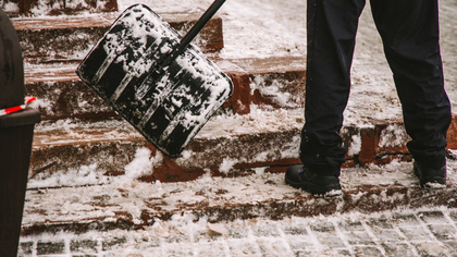 Силовики начали массовые обыски в коммунальных предприятиях Санкт-Петербурга из-за плохой уборки снега 