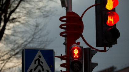 Полицейские объяснили причину поломки светофора на оживленном кемеровском перекрестке