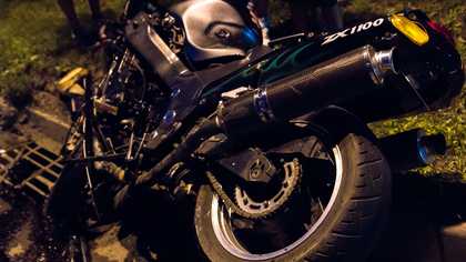 Бесправный мотоциклист скончался в инциденте с LADA в Тюменской области