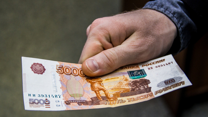 Кузбассовец расплатился за покупки найденной банковской картой