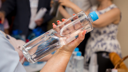 Российские ученые предостерегли от повторного использования пластиковых бутылок