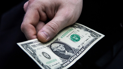 Доллар на Мосбирже стал стоить больше 66 рублей