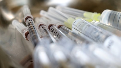 Регулятор США одобрил применение вакцины от COVID-19 компании Pfizer для подростков