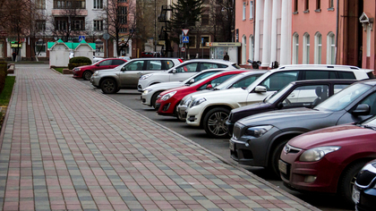Власти Новокузнецка ввели временный запрет стоянки транспорта в некоторых местах города