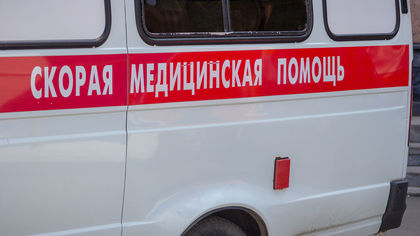 Двое детей попали в больницу из-за выпавшего с "КамАЗа" груза в Екатеринбурге
