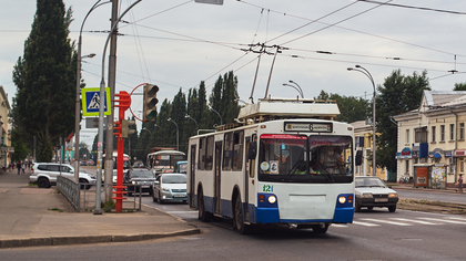 Грузовик и троллейбус не поделили дорогу в Новокузнецке