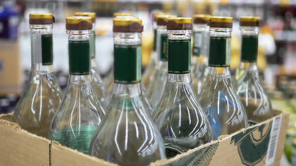Правоохранители изъяли 400 литров алкоголя из новокузнецкого бара