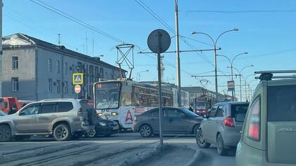 Авария перекрыла трамвайный поток в центре Кемерова в час пик