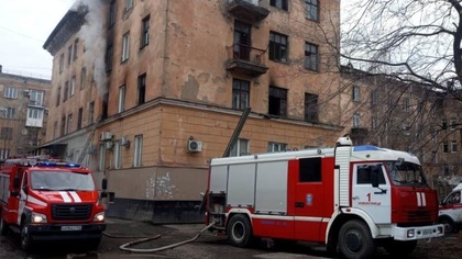 45 человек едва не погибли при пожаре в новокузнецкой многоэтажке