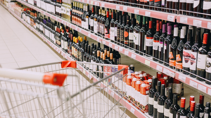 Полиция лишила магазины Новокузнецка алкоголя из-за незаконной продажи