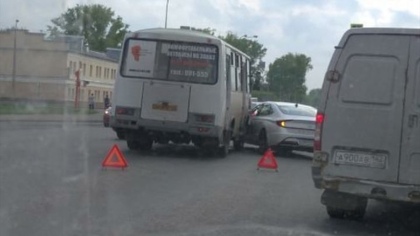 Маршрутка столкнулась с иномаркой в Кемерове