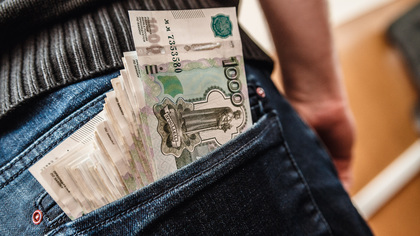 17-летний кузбассовец похитил деньги с карты знакомого во время застолья