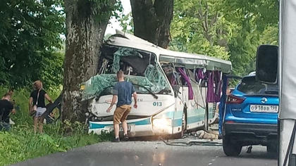 "Влетел в дерево": более 25 человек пострадали в ДТП с автобусом под Калининградом 