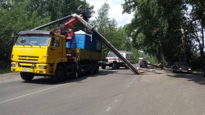 Грузовик уничтожил трубопровод в кузбасском городе