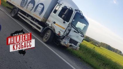 Соцсети: уснувший за рулем водитель иномарки устроил тройное ДТП на дороге в Кузбассе 