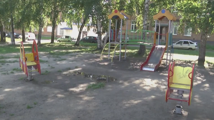 Цивилев назвал "полным безобразием" ремонт детской площадки в Кузбассе