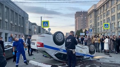 Автомобиль ДПС перевернулся в центре Новосибирска
