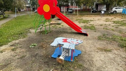 Кузбасская прокуратура организовала проверку после падения ребенка на детской площадке 