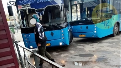 Автобусы столкнулись на кузбасском автовокзале