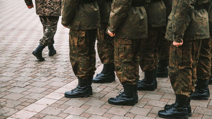 Песков прокомментировал увеличение срока службы в армии
