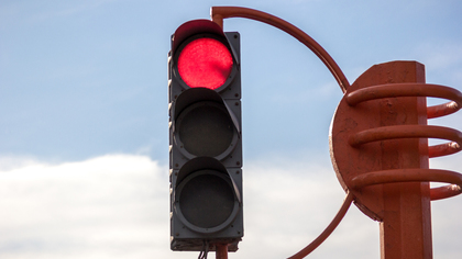 Светофор отключился на новом кемеровском перекрестке из-за ремонта