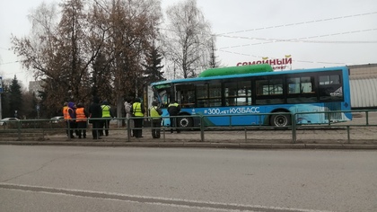 Пассажиры пострадали при столкновении автобуса с грузовиком в Новокузнецке