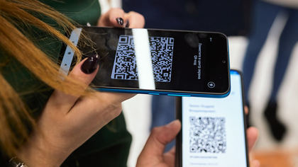 Свердловский губернатор на месяц отменил QR-коды в регионе