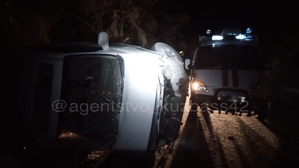 Микроавтобус и легковушка столкнулись на кузбасской трассе: есть пострадавшие