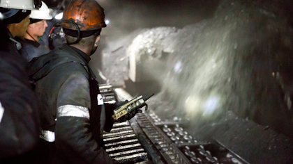 Два звена ВГСЧ работают под землей после ЧП на кузбасской шахте