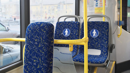 Кемеровчанка разгневалась курсирующим по утрам автобусом с мокрыми сиденьями