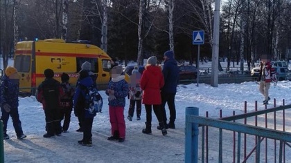 Соцсети: школьница попала под колеса автомобиля в Новокузнецке