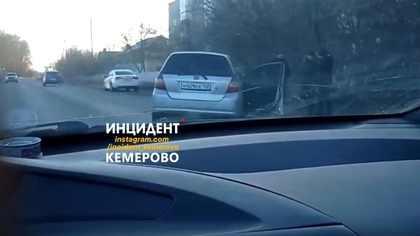 Автомобиль вылетел с дороги в Кемерове