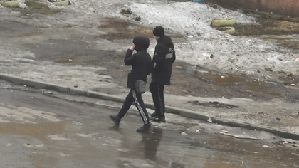 Кузбассовец пожаловался на разгуливающих по городу подростков с оружием
