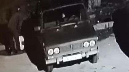 Неизвестные в Кемерове слили бензин с припаркованной машины