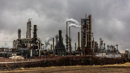 СМИ: нефтеперерабатывающие заводы в России оказались на грани остановки