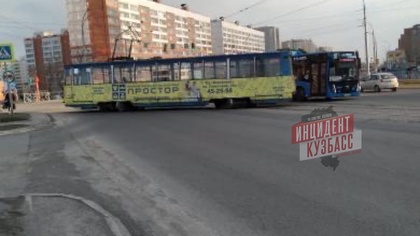 Трамвай сошел с рельсов в Кемерове