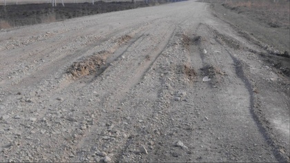 Кузбассовцы пожаловались на состояние связывающей два поселка дороги