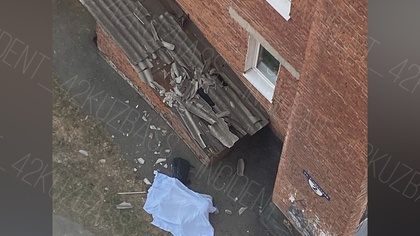 Соцсети: мужчина упал с крыши девятиэтажки в Кузбассе