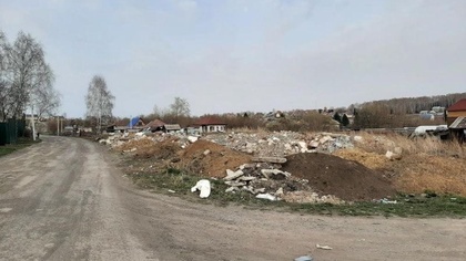 Огромная свалка строительного мусора у детской площадки ужаснула кемеровчан