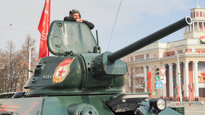 Марши с танками прошли в кузбасских городах