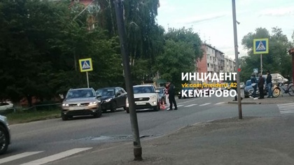 Иномарки столкнулись на кемеровской улице