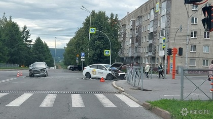 Два человека пострадали в ДТП с такси в Кемерове
