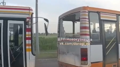 Пассажиры двух автобусов в Новокузнецке попали в аварию