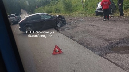 Легковушки столкнулись на новокузнецкой трассе