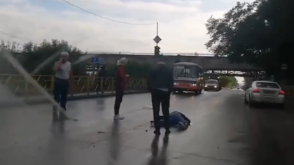 Иномарка в Новокузнецке сбила перебегавшего дорогу мужчину