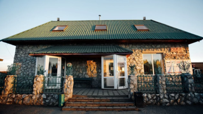 Придорожное кафе с гостиницей под Кемеровом выставлено на продажу почти за 15 млн рублей