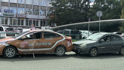 Учебный автомобиль попал в ДТП в Новокузнецке
